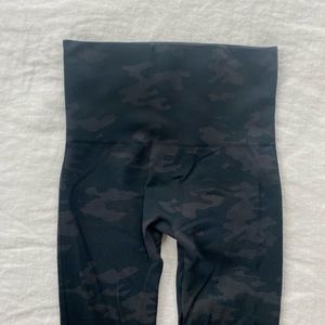 Black camo spanx high waisted 7/8 leggings